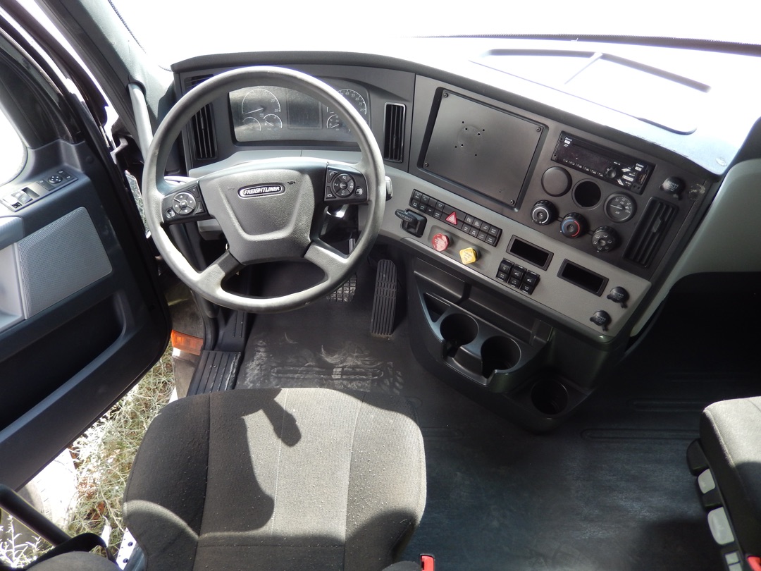 2019 FREIGHTLINER CASCADIA - Image 18